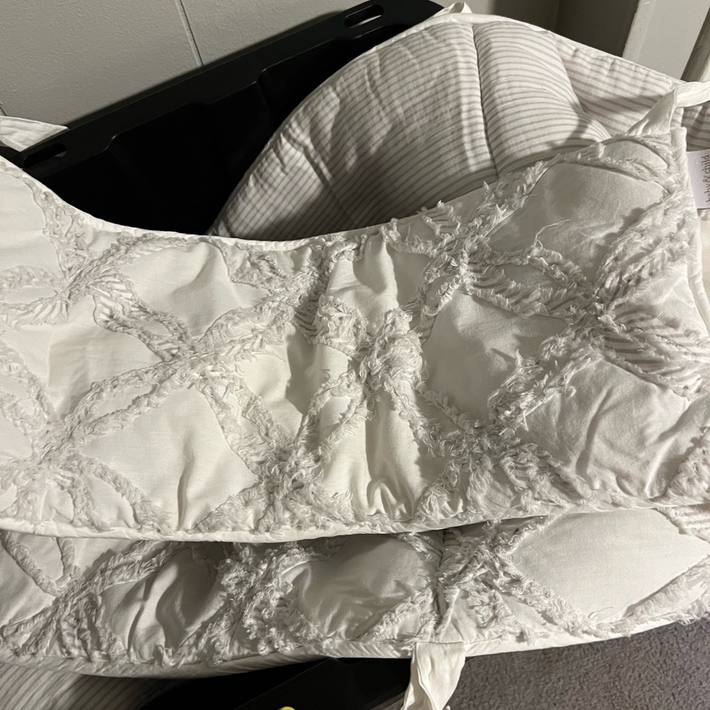 Crib pillow bumper